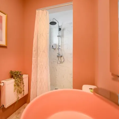 Elegant On Magheru Boulevard - The Art Of Living Simply Apartmán