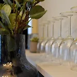 Elegant On Magheru Boulevard - The Art Of Living Simply Lägenhet Bukarest