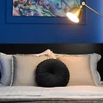 Elegant On Magheru Boulevard - The Art Of Living Simply Lägenhet