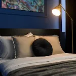 Elegant On Magheru Boulevard - The Art Of Living Simply *