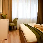 Elegant On Magheru Boulevard - The Art Of Living Simply Lägenhet *