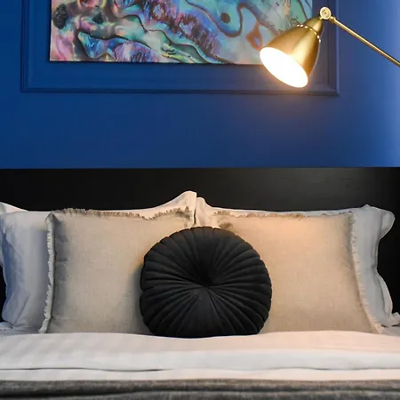 Elegant On Magheru Boulevard - The Art Of Living Simply דירה