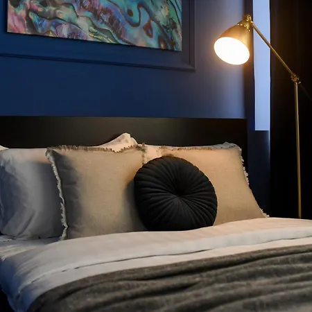 Elegant On Magheru Boulevard - The Art Of Living Simply *