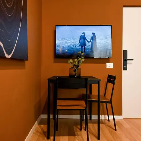 Appartement Elegant On Magheru Boulevard - The Art Of Living Simply Bucarest