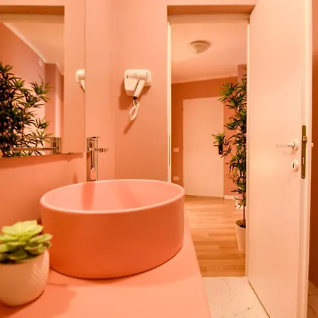 Elegant On Magheru Boulevard - The Art Of Living Simply *