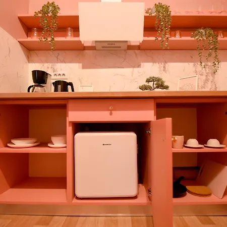 Elegant On Magheru Boulevard - The Art Of Living Simply *