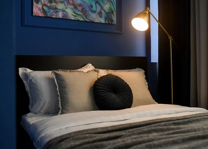 Elegant On Magheru Boulevard - The Art Of Living Simply *