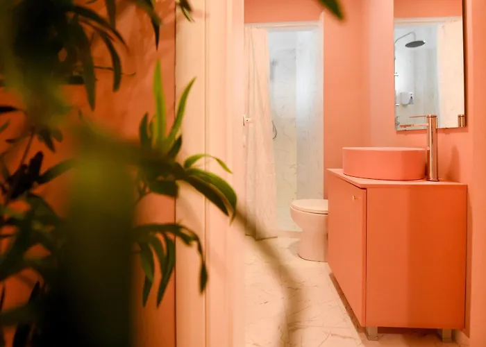 Elegant On Magheru Boulevard - The Art Of Living Simply *