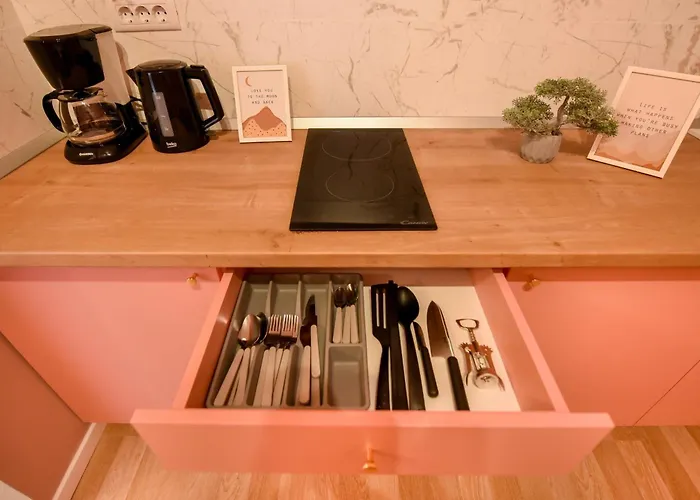 Elegant On Magheru Boulevard - The Art Of Living Simply *