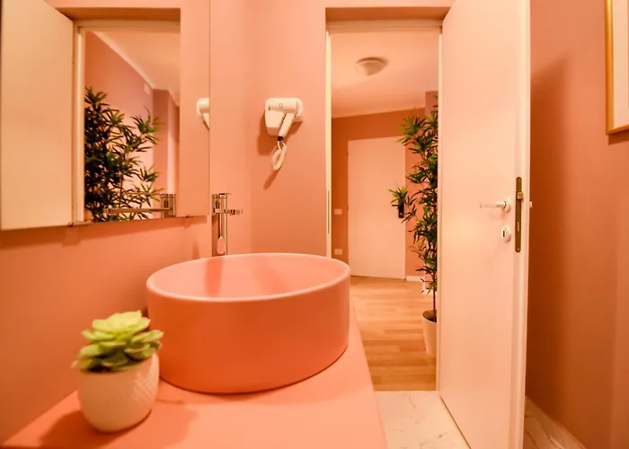 Elegant On Magheru Boulevard - The Art Of Living Simply *