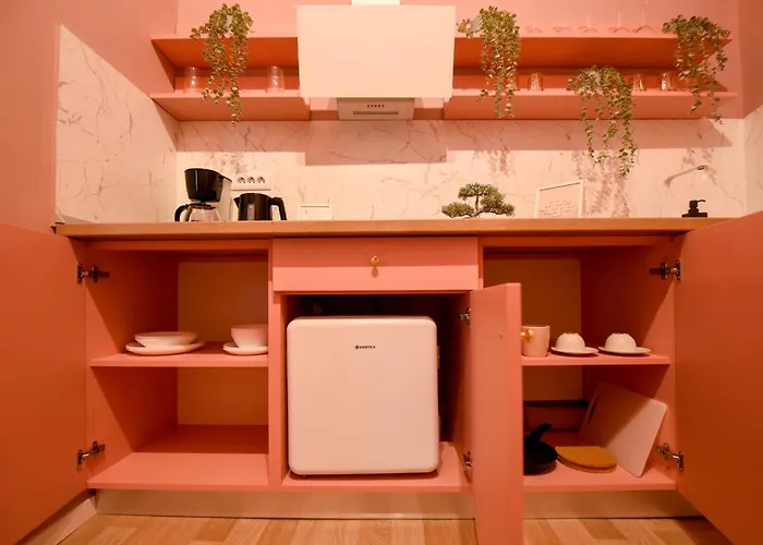 Elegant On Magheru Boulevard - The Art Of Living Simply *