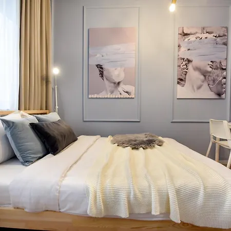 Elegant On Magheru Boulevard - The Art Of Living Simply *