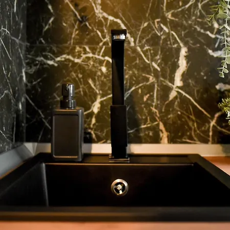 Elegant On Magheru Boulevard - The Art Of Living Simply Apartament *