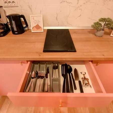 Elegant On Magheru Boulevard - The Art Of Living Simply *