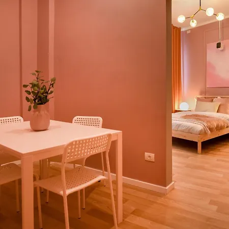 Apartment Elegant On Magheru Boulevard - The Art Of Living Simply *