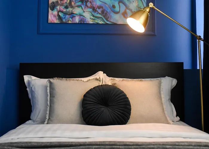 Elegant On Magheru Boulevard - The Art Of Living Simply Apartment