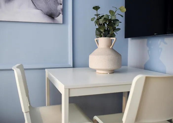 Elegant On Magheru Boulevard - The Art Of Living Simply Apartment *