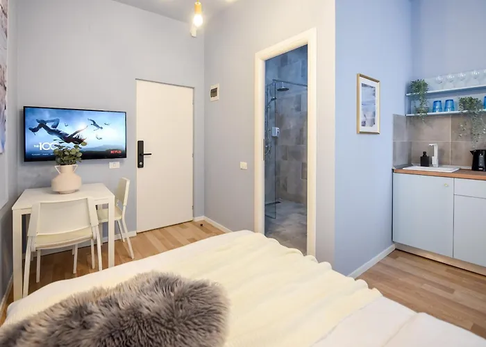 Apartment Elegant On Magheru Boulevard - The Art Of Living Simply