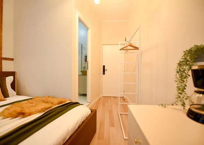 Elegant On Magheru Boulevard - The Art Of Living Simply Apartment *